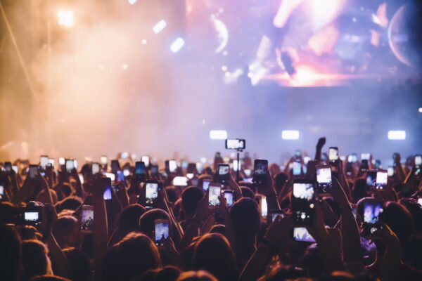 How Social Media Live Streams Are Changing Concert Experiences