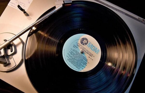 The Comeback of Vinyl Records in the Digital Era